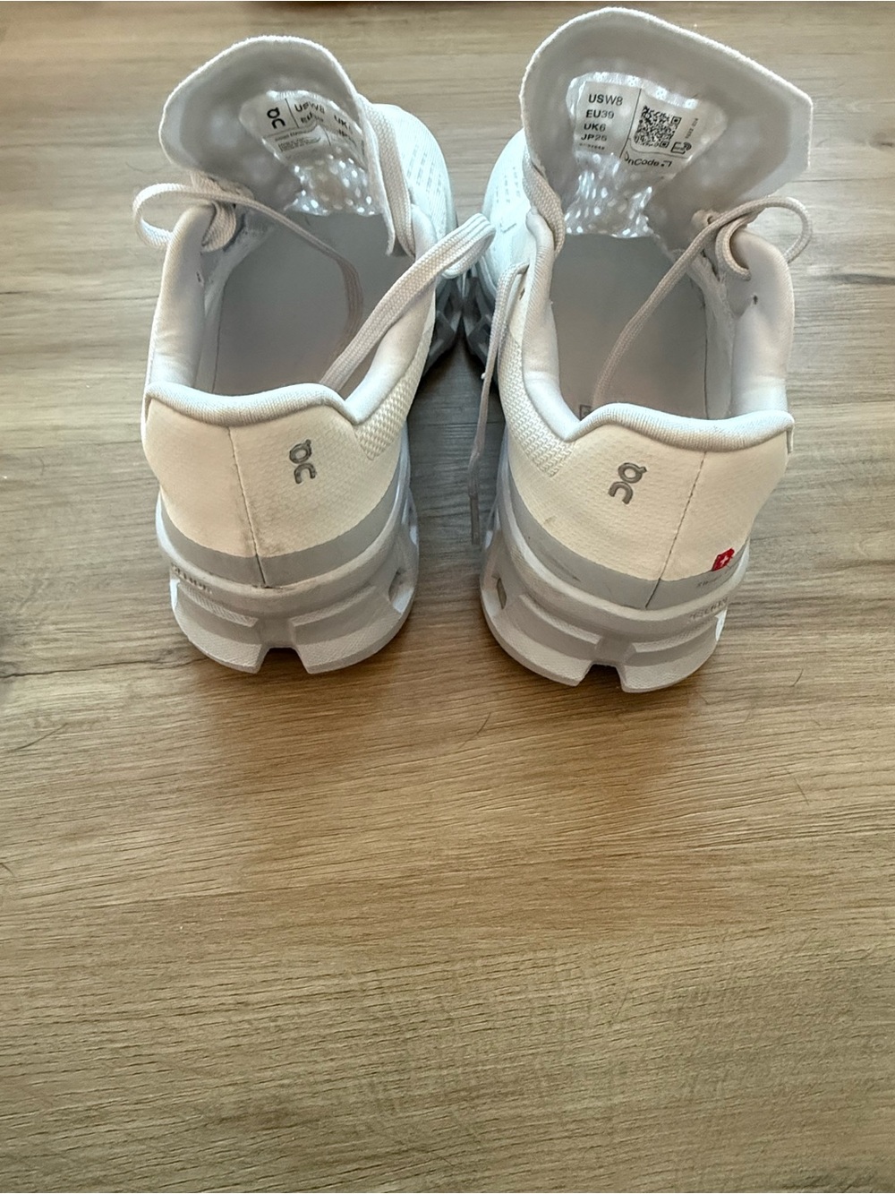 On Running White Womens Size 8 - Picture 3 of 8